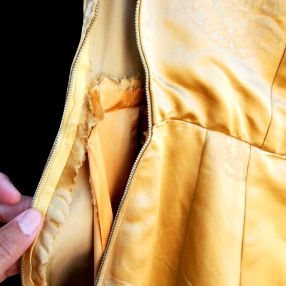 1950s Pin Up Wiggle Dress 10 Curvy Gold Chinese Brocade Rockabilly 25" Waist - Picture 8 of 10